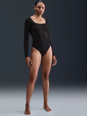 Nike Form Long-Sleeve Bodysuit
